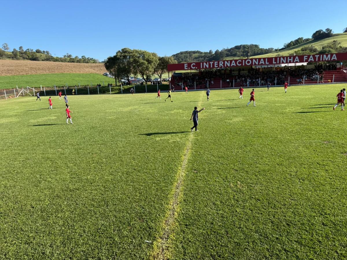 Cruzeiro vence Internacional por 4 a 1 pelo Municipal de Futebol de Campo