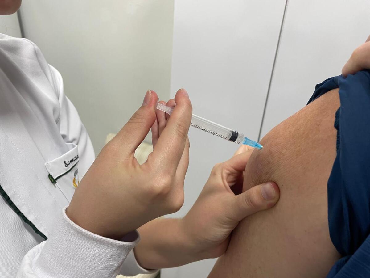 Cerca de 150 pessoas são vacinadas contra gripe nas primeiras horas do Dia D em SMO