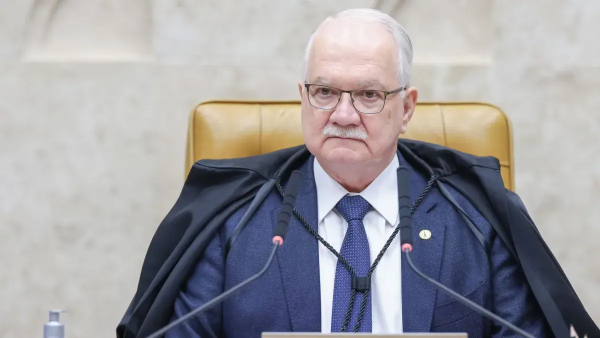Fachin busca solução para crise no STF após cancelamento de sessão