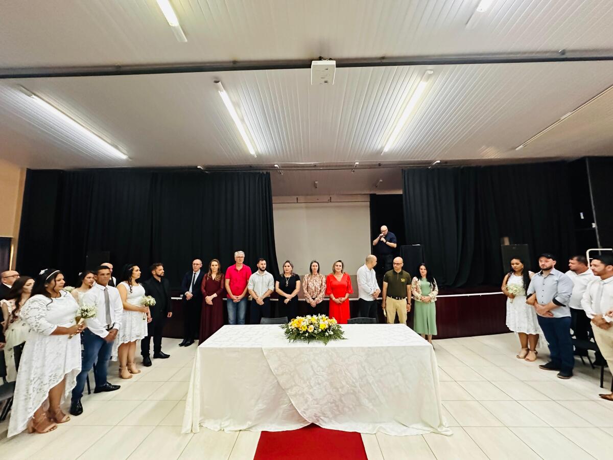 Casamento comunitário reúne 16 casais em Campo Erê