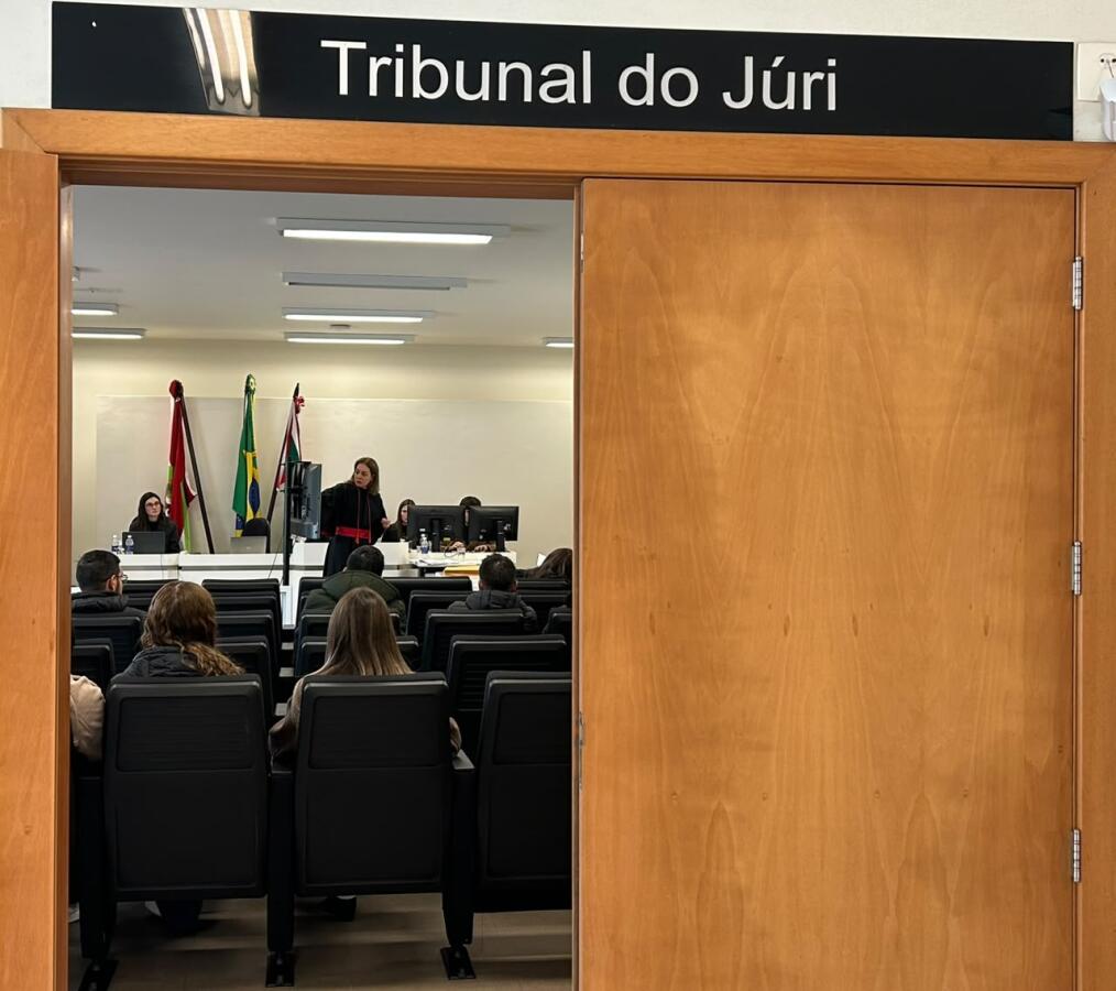 Justiça condena homem que matou ex-mulher e filho dela com 142 facadas em SC