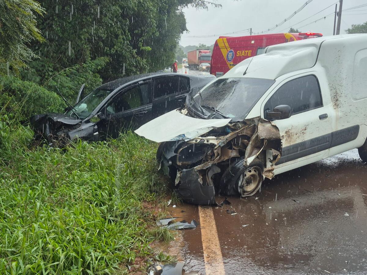 Colisão entre três veículos deixa feridos na PR-280 entre Vitorino e São Lourenço do Oeste