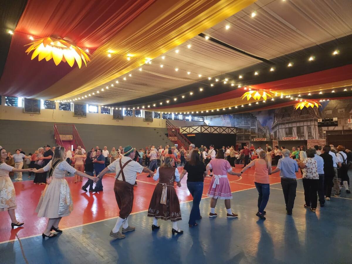 Oktoberfest dos idosos mobiliza mais de 30 grupos em Itapiranga