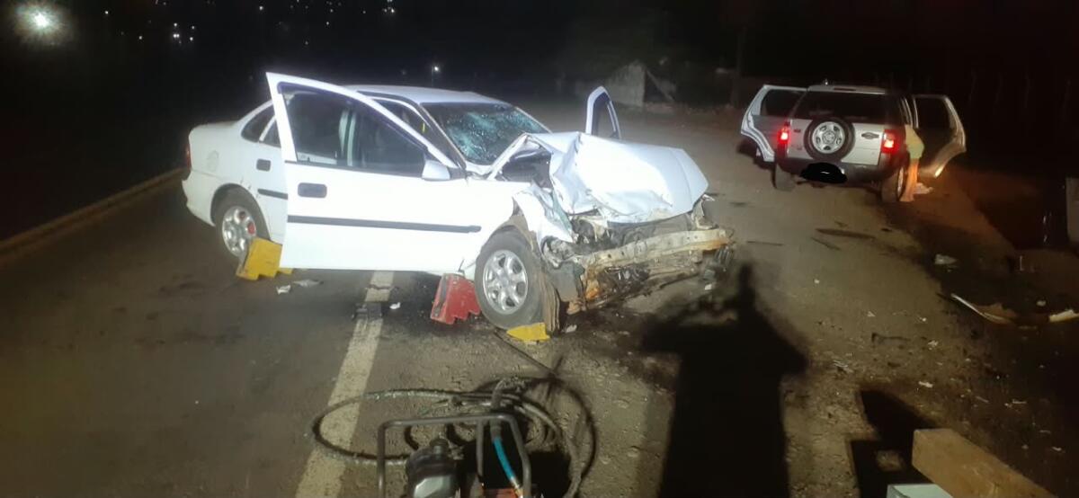 Colisão frontal entre dois carros deixa cinco feridos na BR-163, em Barracão