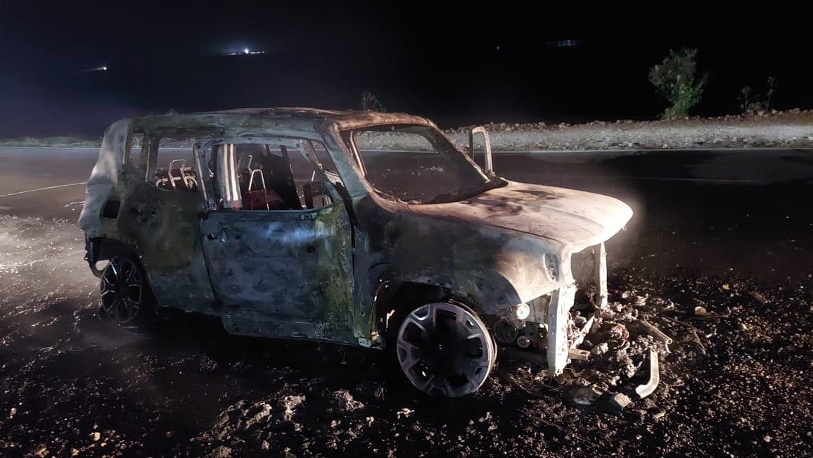 Veículo é destruído por incêndio na SC-283, em Caibi