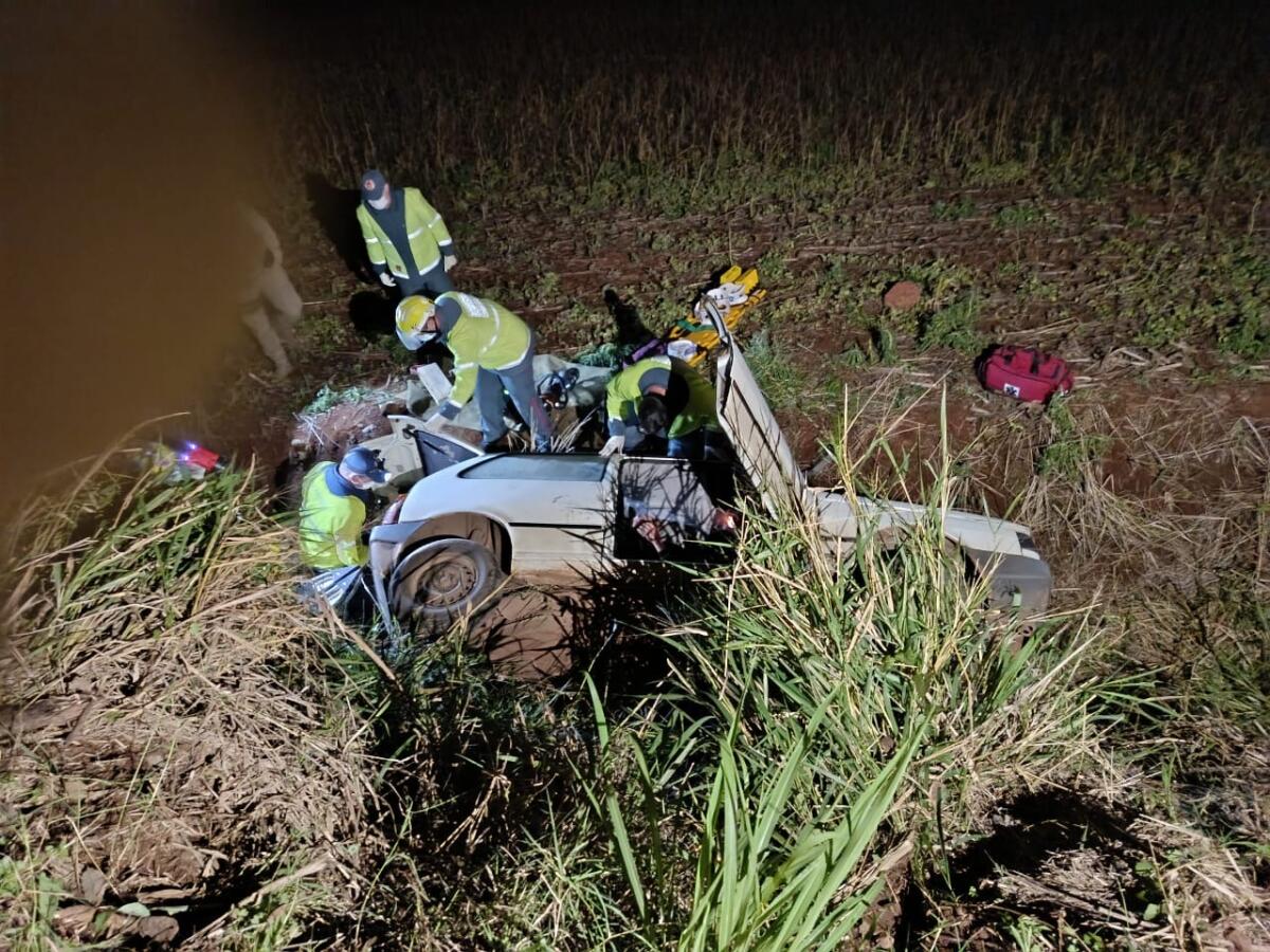 Motorista fica preso às ferragens em acidente no interior de São João do Oeste
