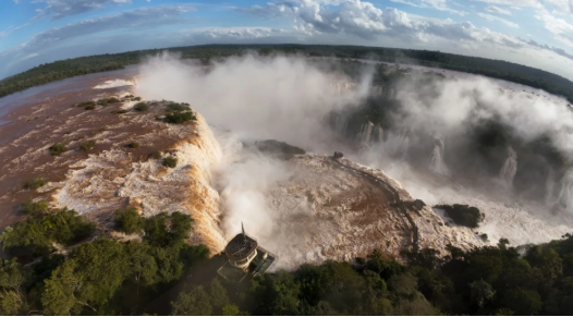 Passarela das Cataratas do Iguaçu é interditada por causa do aumento da vazão