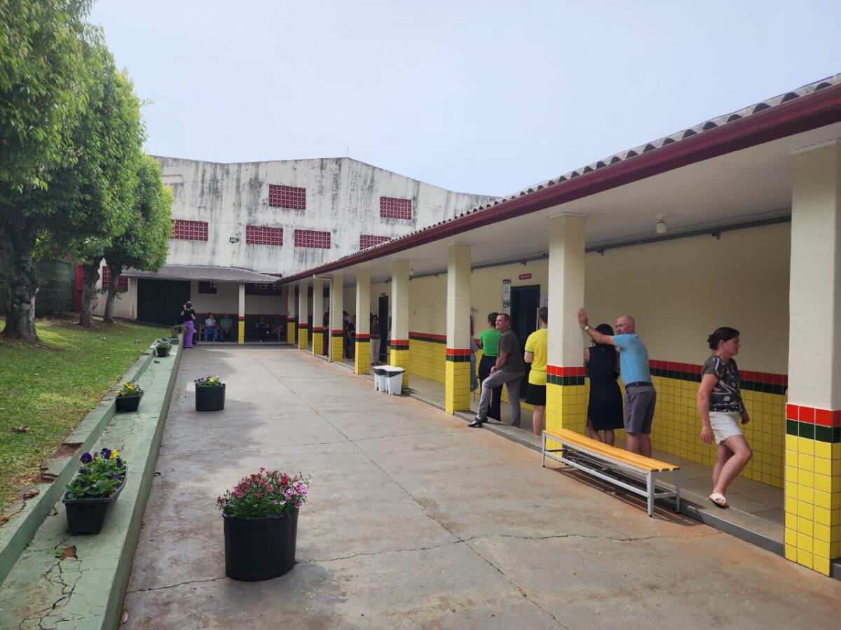 Votação em São João do Oeste é tranquila na tarde deste domingo