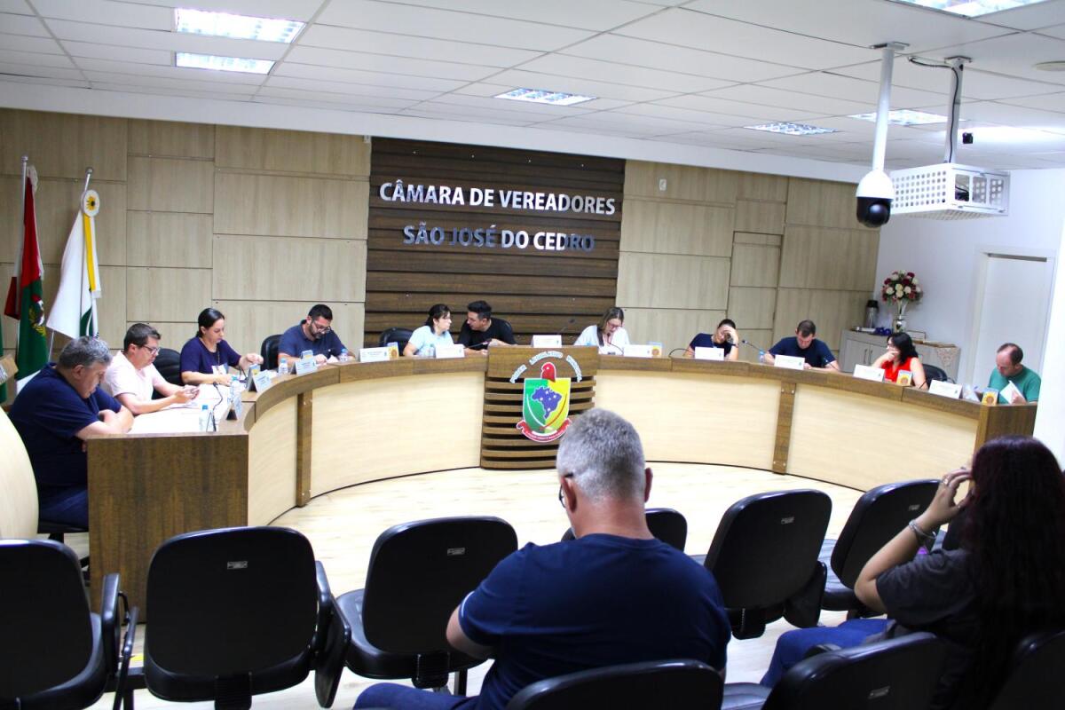 Câmara de São José do Cedro aprova projetos e arquiva proposta sobre fogos de artifício