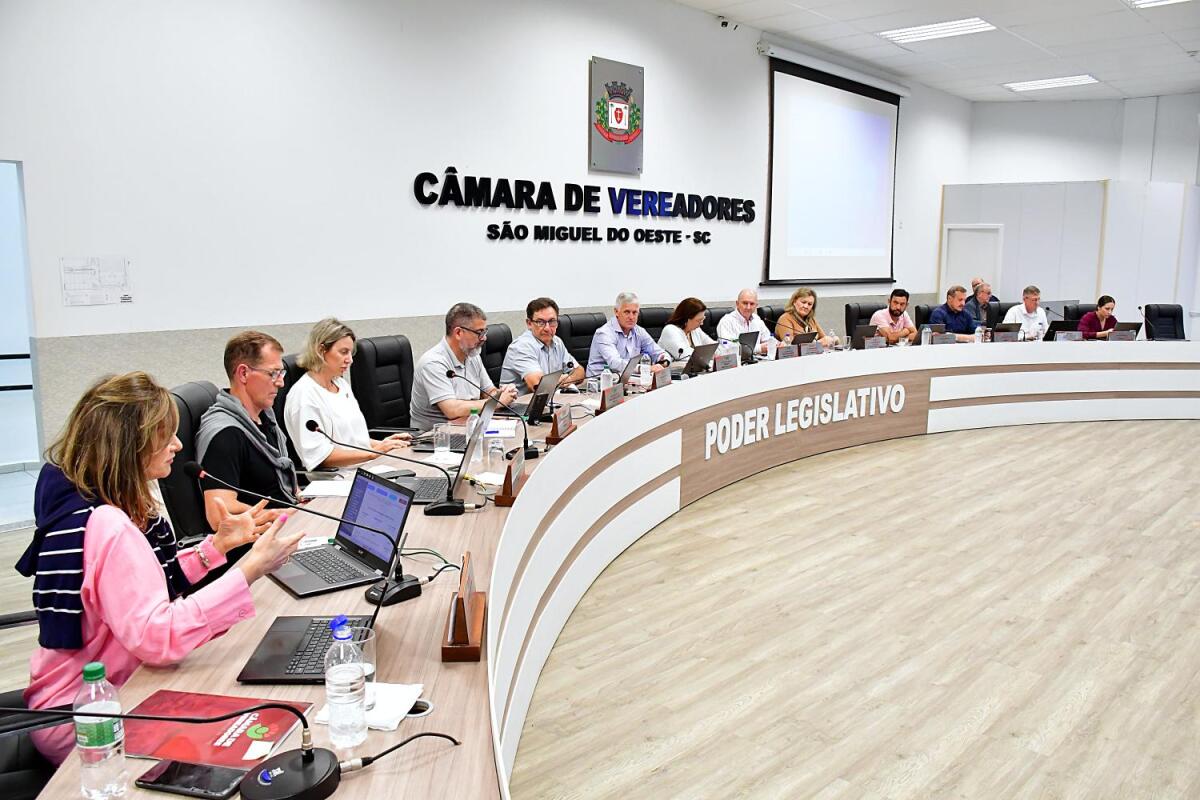 Câmara convoca secretárias para explicar piso salarial e plano de carreira do magistério em SMO
