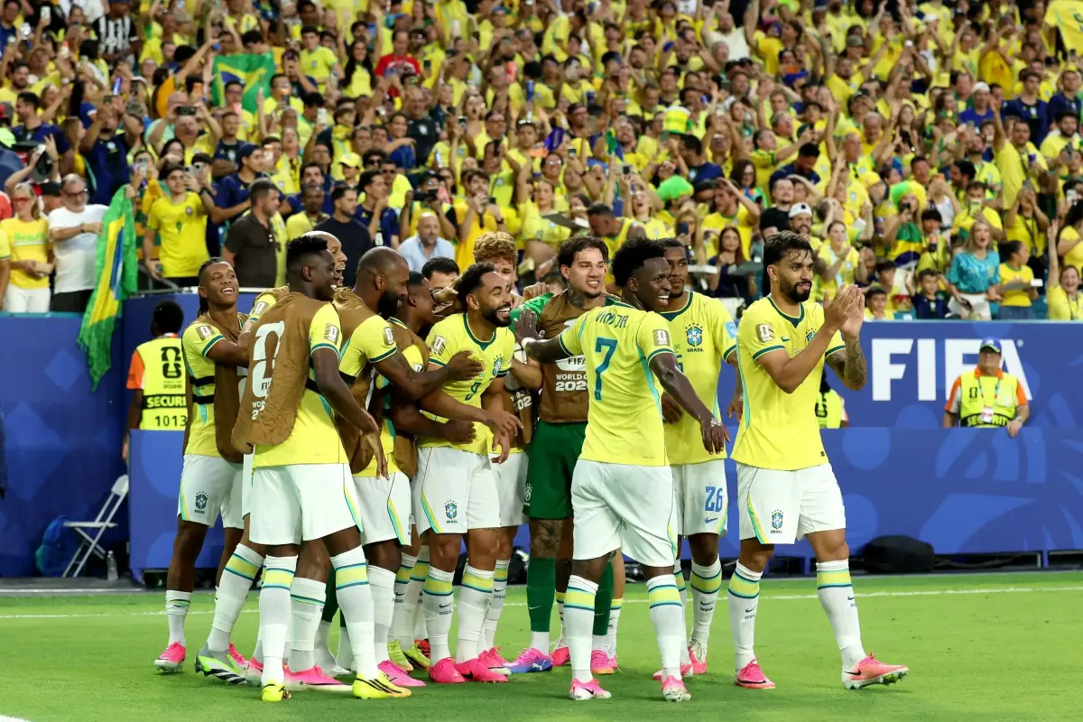 Brasil vence a Escócia e avança em primeiro para o mata-mata da Copa do Mundo