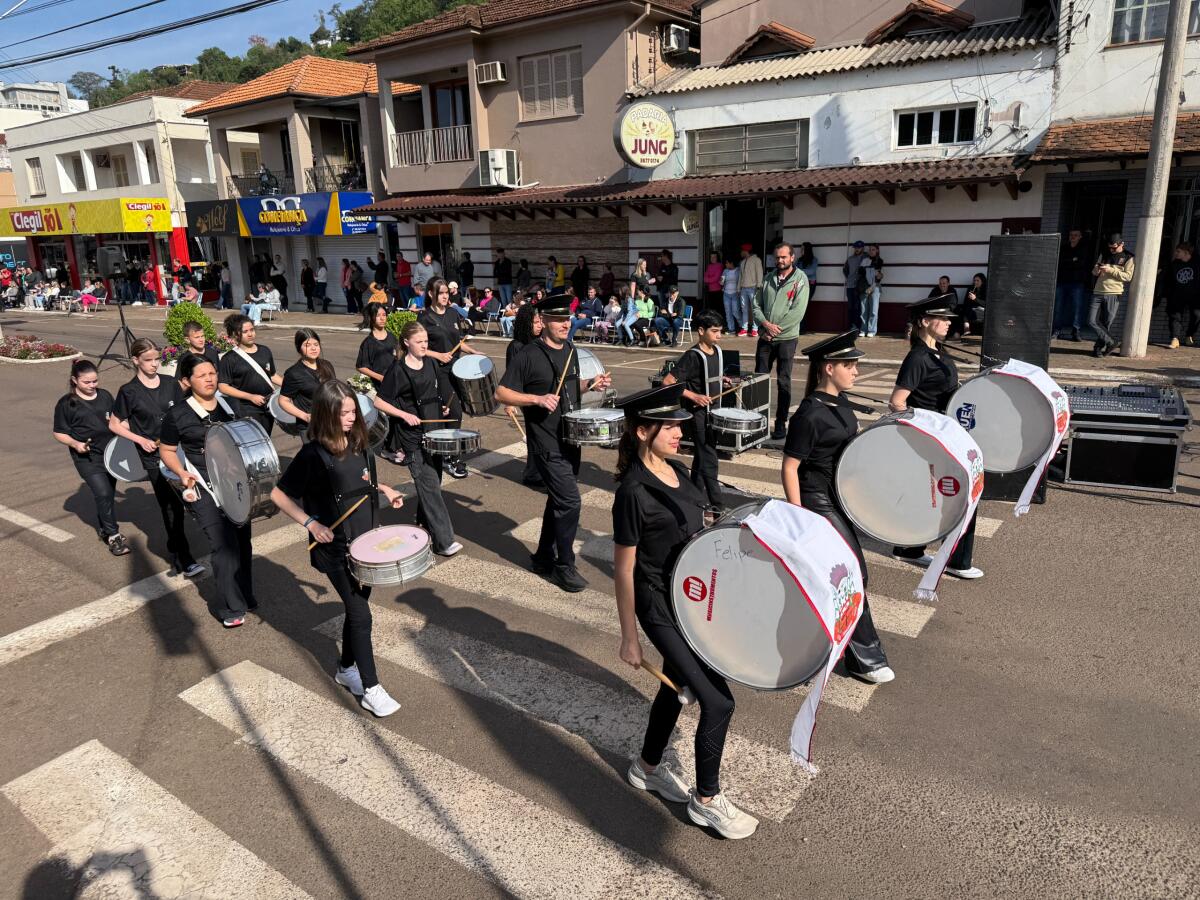 Semana da Pátria tem participação ativa da fanfarra em Itapiranga