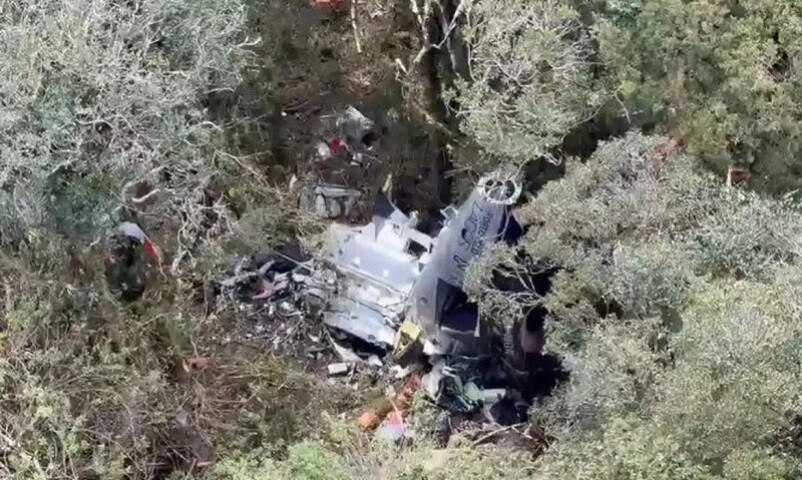 Dona de helicóptero que caiu em SC deverá retirar destroços e limpar área do acidente