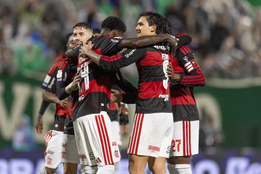 Chape é superada pelo Flamengo na Arena Condá, mas segue firme na luta pelo Brasileirão
