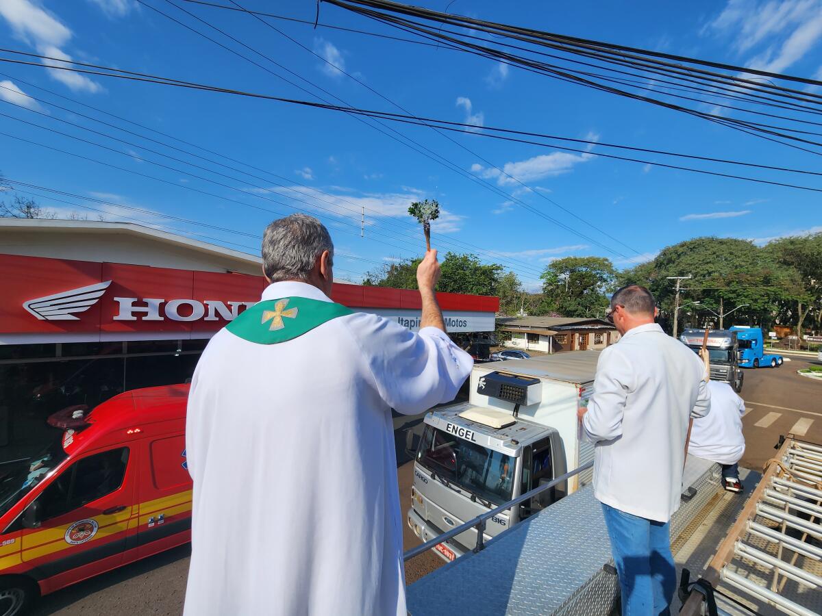 Motoristas recebem bênção na manhã deste domingo em Itapiranga