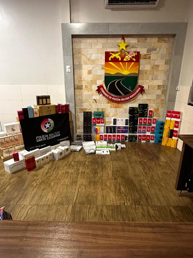 Polícia apreende R$ 140 mil em eletrônicos e perfumes na SC-163 em São Miguel do Oeste