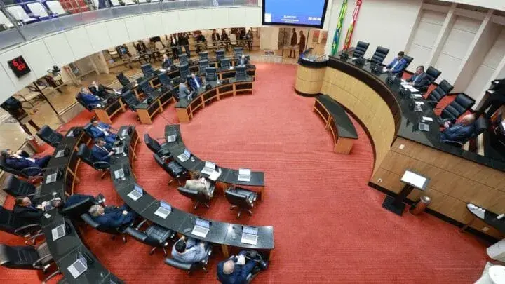 PL amplia domínio na Alesc e elege 16 dos 40 deputados estaduais