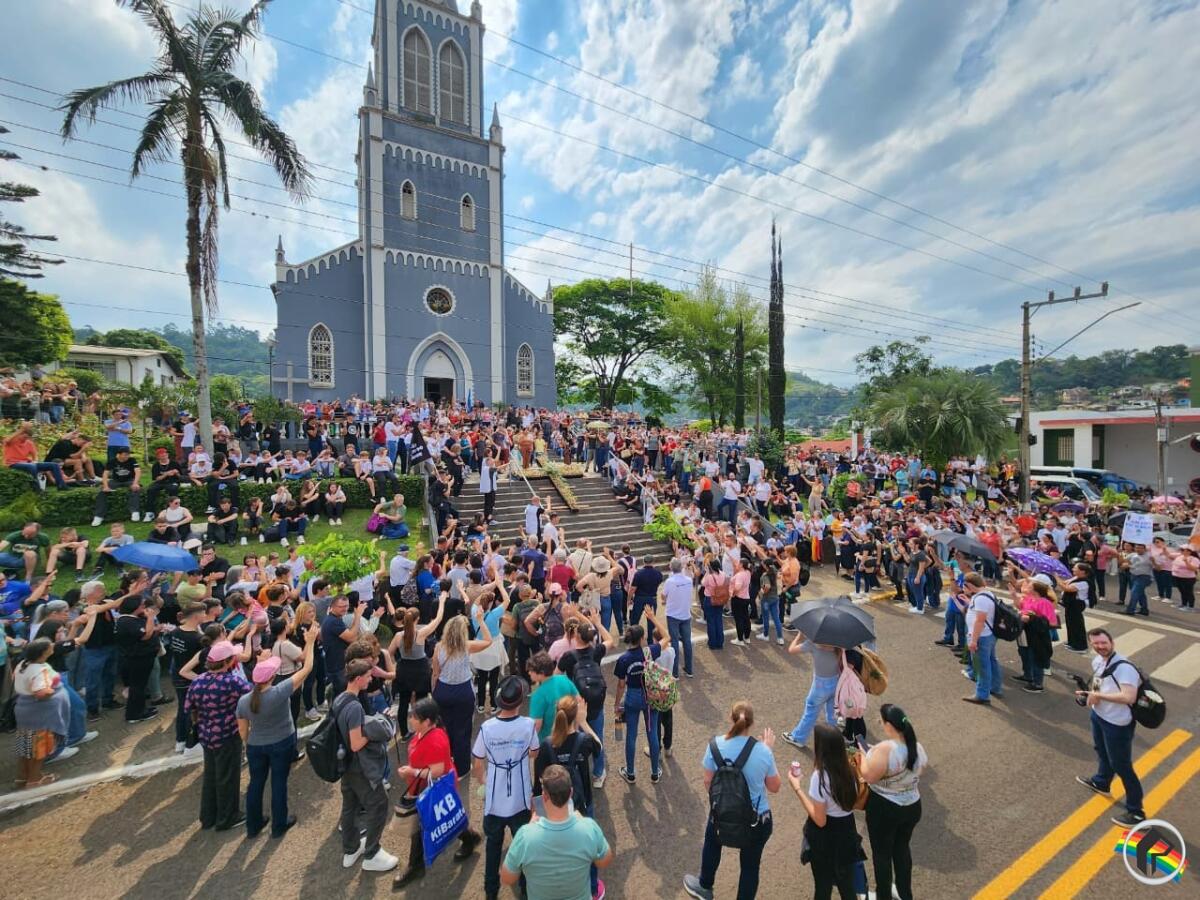 Seis mil fiéis participam de Romaria Vocacional em Itapiranga