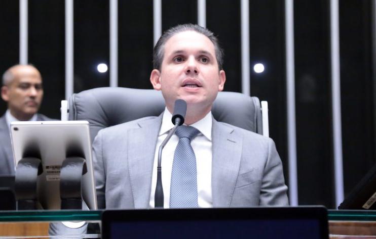 Propostas buscam ampliar limite de faturamento de MEI e redução de carga horária