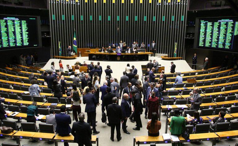Câmara aprova aumento do teto de faturamento e perdão de dívidas para MEIs