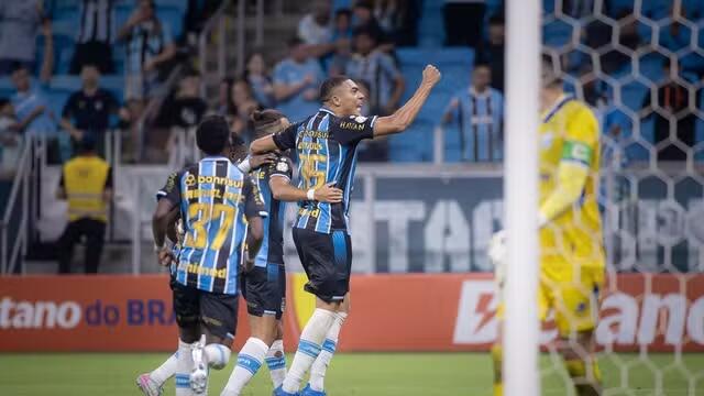 Grêmio vence Confiança e abre vantagem na quinta fase da Copa do Brasil