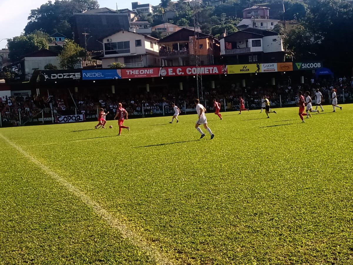 Com gol nos acréscimos, Aliança vence Cometa na Montanha