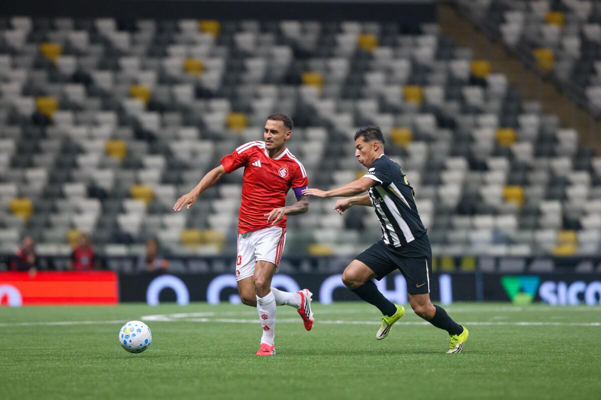 Atlético vence e mantém Inter na zona de rebaixamento