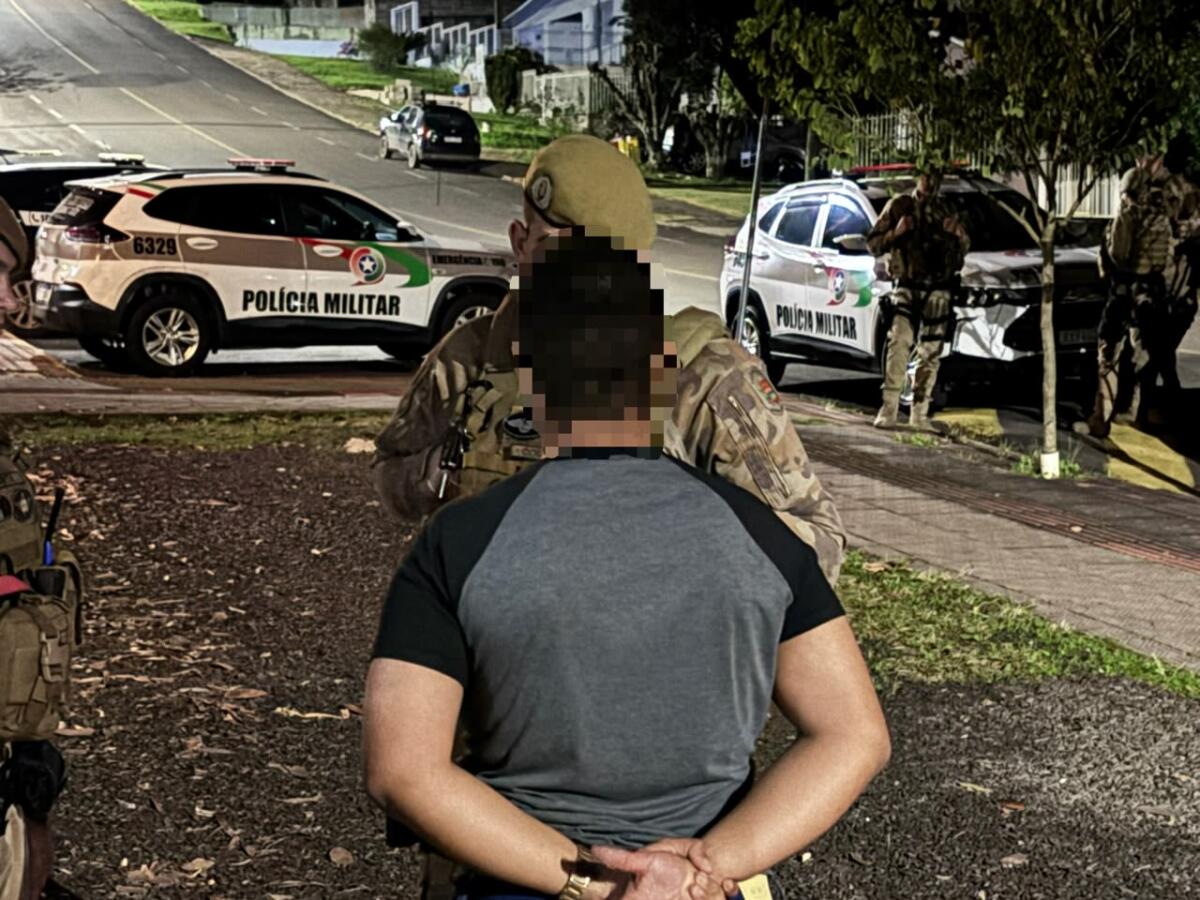 Homem e mulher são presos por tráfico de drogas após abordagem da PM em São Miguel do Oeste