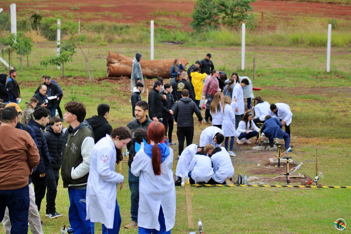 Mostra de lançamento de foguetes reúne cerca de 250 estudantes em São Miguel do Oeste