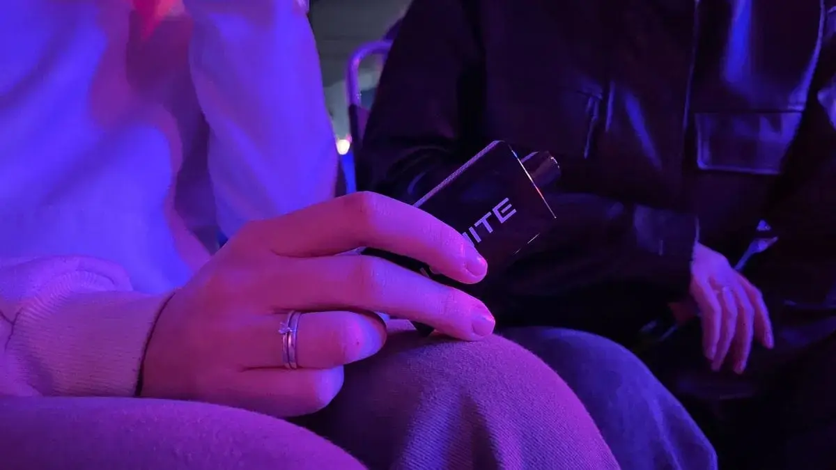 Adolescentes de SC estão bebendo e usando vapes mais cedo, diz pesquisa do IBGE