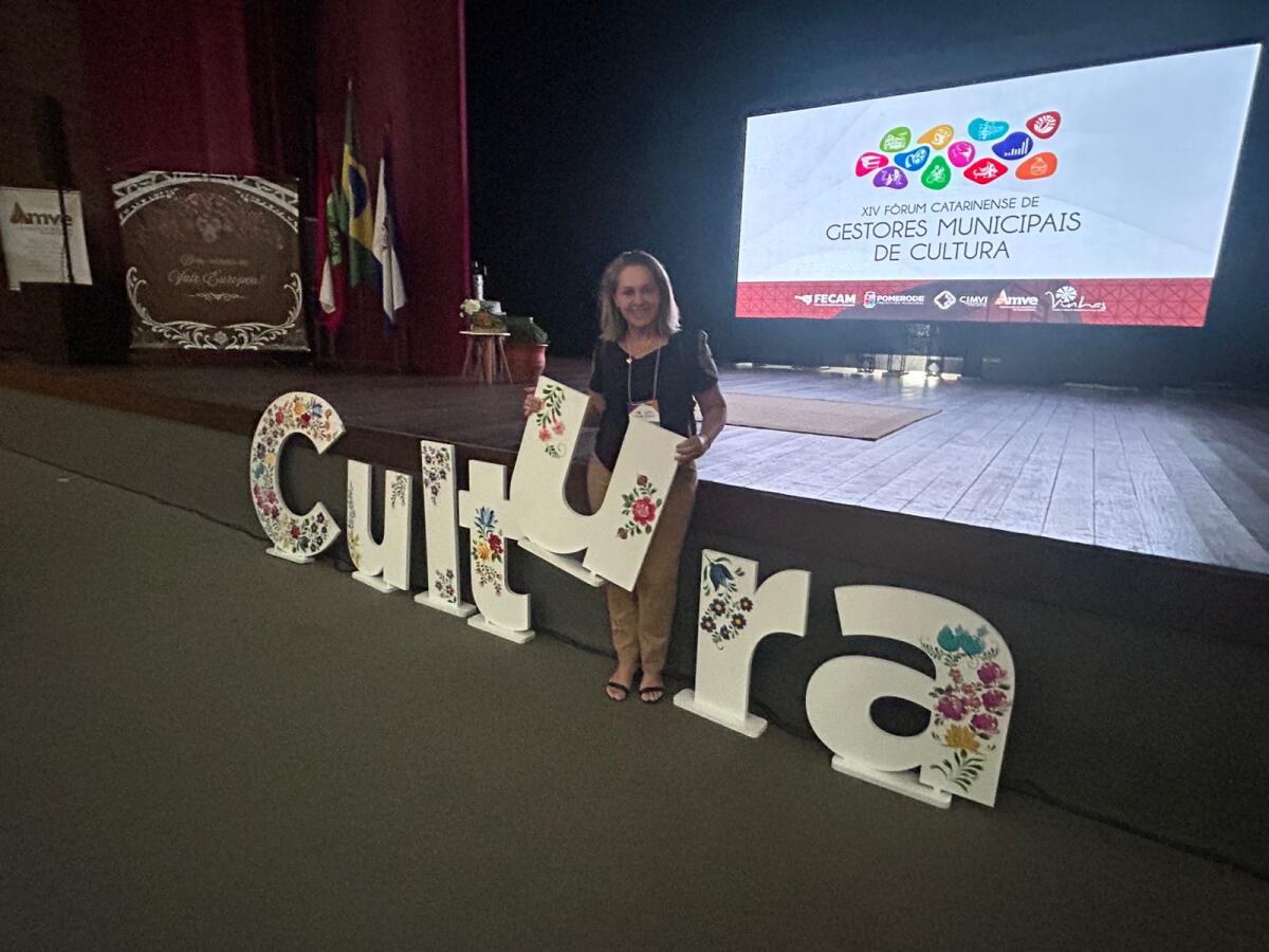 Diretora avalia debate de políticas públicas em Fórum Catarinense de Cultura