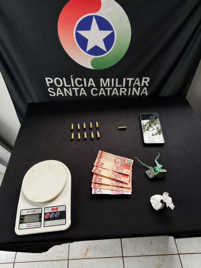 Homem é preso com cocaína, maconha e munições em SMO
