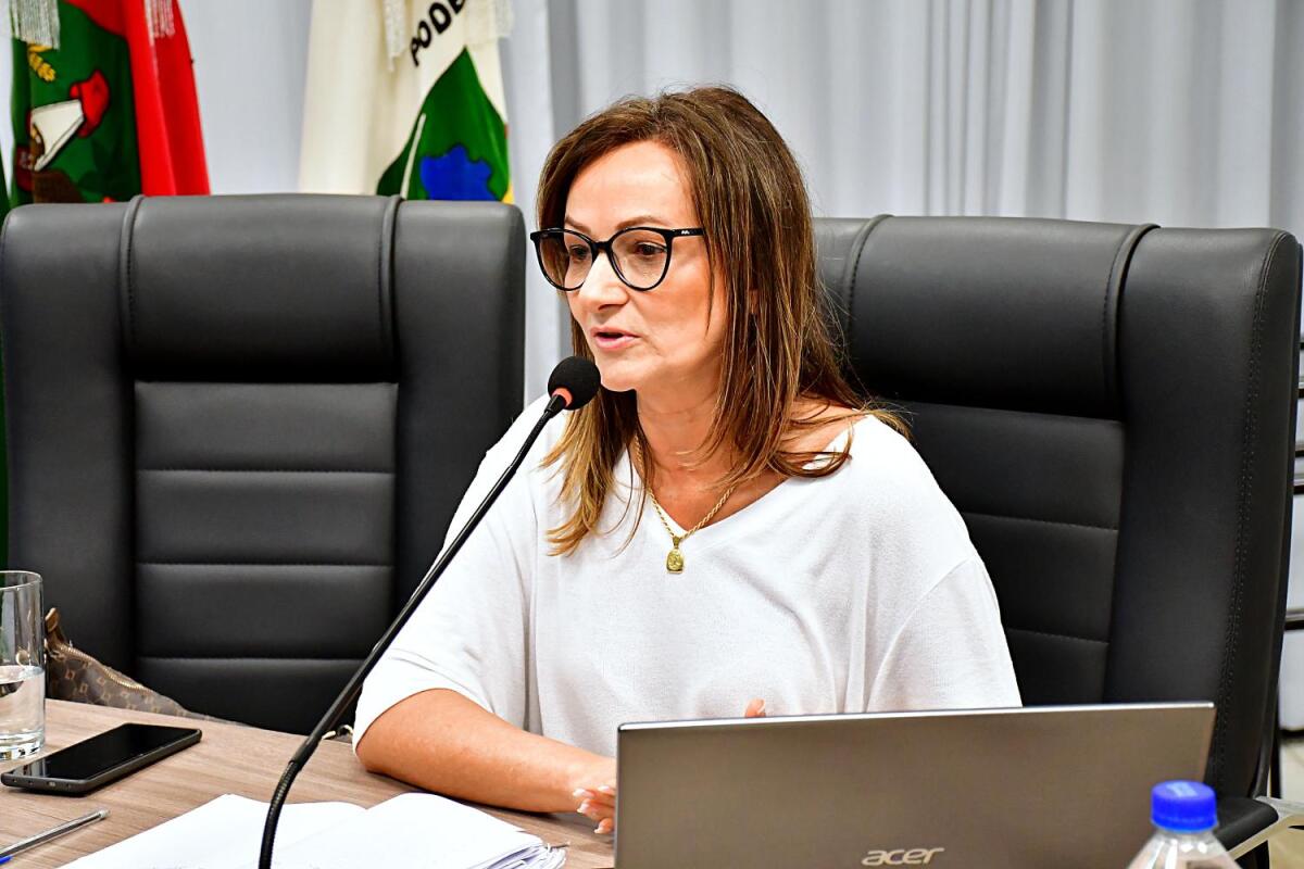 Cris Zanatta pede volta de agendamento de consultas por agentes de saúde nas UBSs