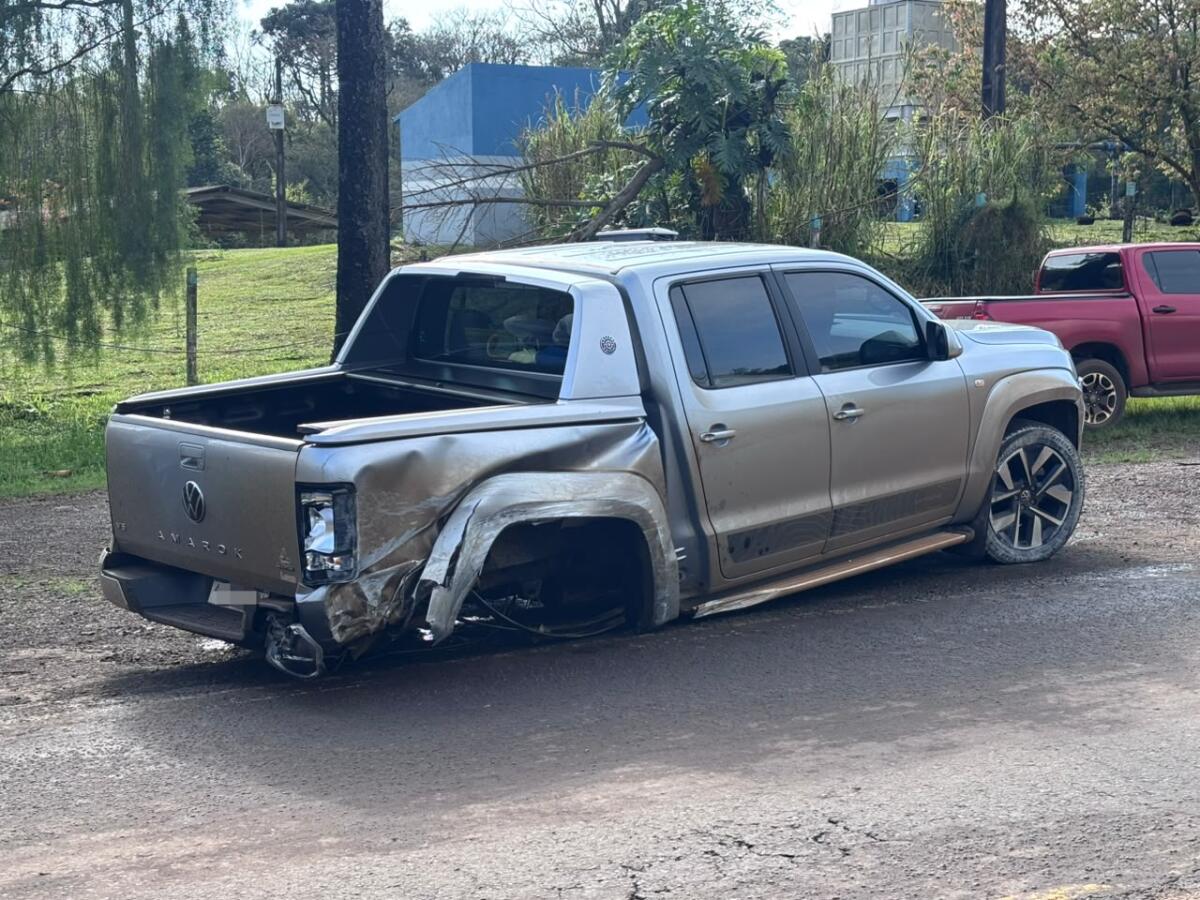 Saída de pista deixa duas pessoas feridas na BR-282, entre São Miguel do Oeste e Paraíso