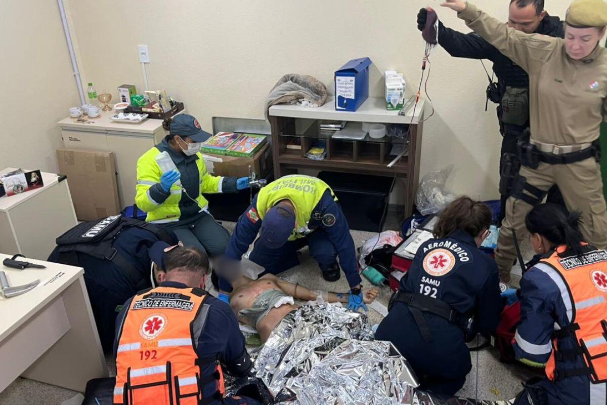Estudante é esfaqueado dentro de escola em Chapecó e sofre parada cardiorrespiratória