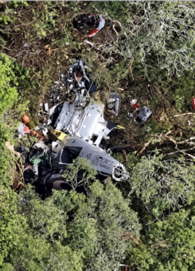 Bombeiros priorizam retirada dos corpos após localização de helicóptero na Serra Catarinense