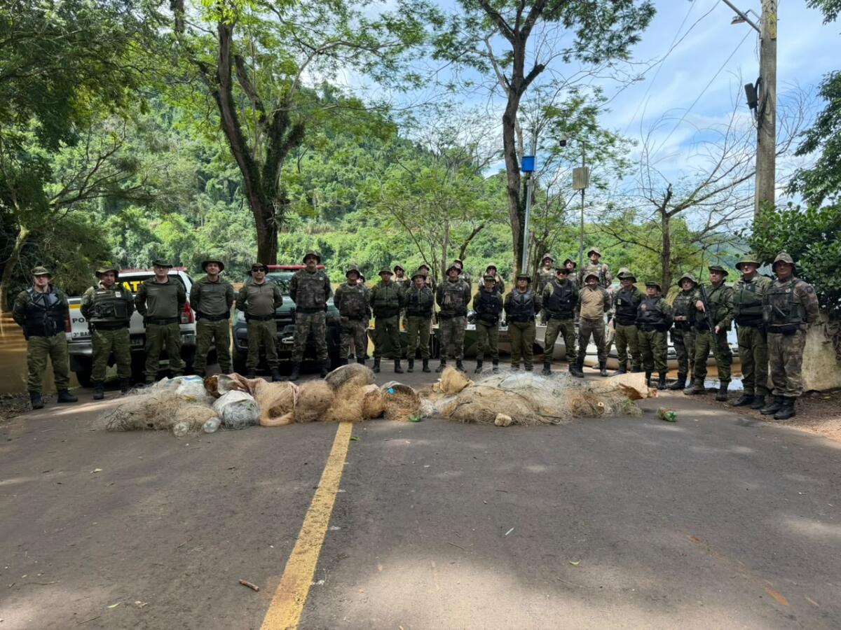 Polícia Ambiental apreende mais de 2.000 metros quadrados de redes no Rio Uruguai