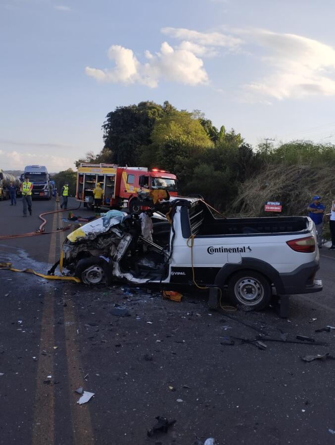 Acidente entre carro, caminhão e pedestre deixa feridos na BR-282, em Maravilha