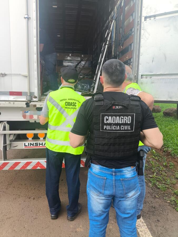 Operação intensifica fiscalização do transporte agropecuário em Palmitos e São Carlos