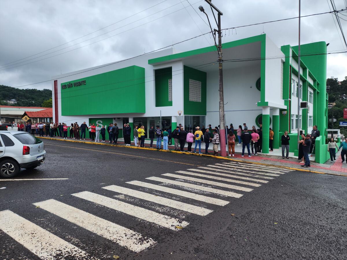 Votação inicia em Itapiranga e chuvas não impactam colégios eleitorais