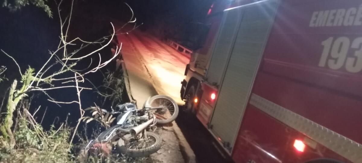 Motociclista sofre queda de ponte de cinco metros e fica gravemente ferido em Guaraciaba