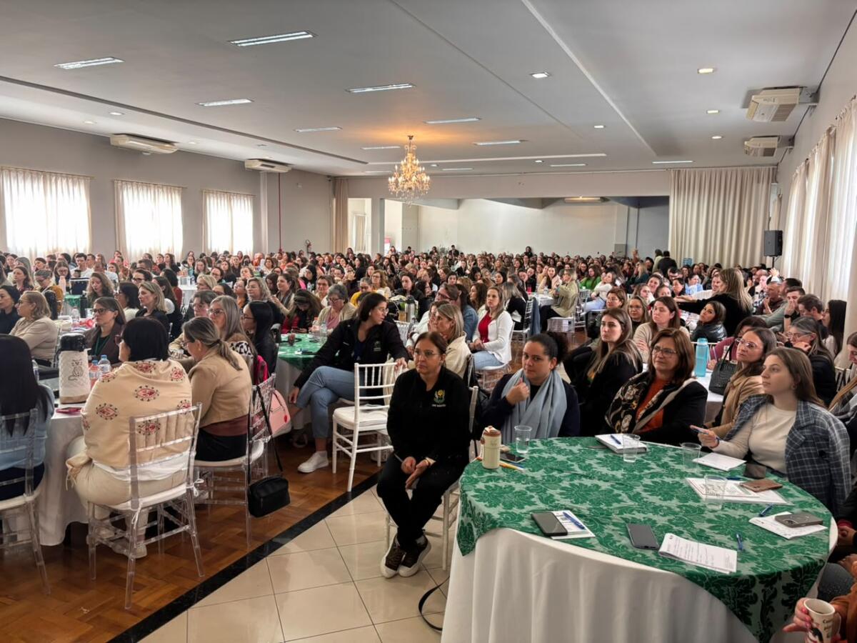 Seminário regional reúne 600 profissionais para debater autismo em São Miguel do Oeste