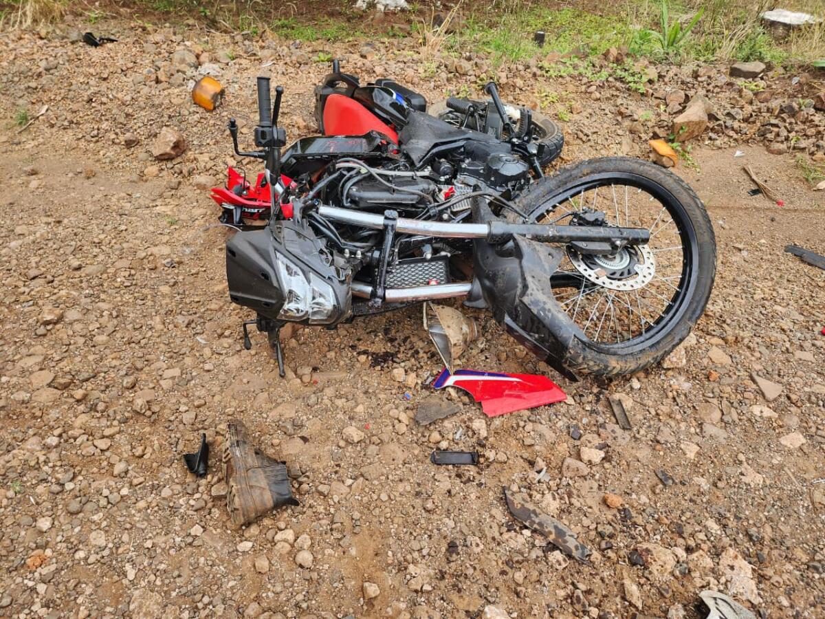Jovem fica ferido em colisão entre carro e moto em Itapiranga