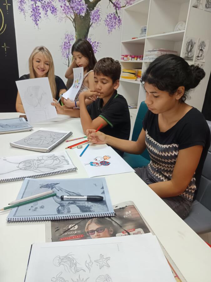 Ateliê "Cores ao Mundo" encanta crianças e adultos