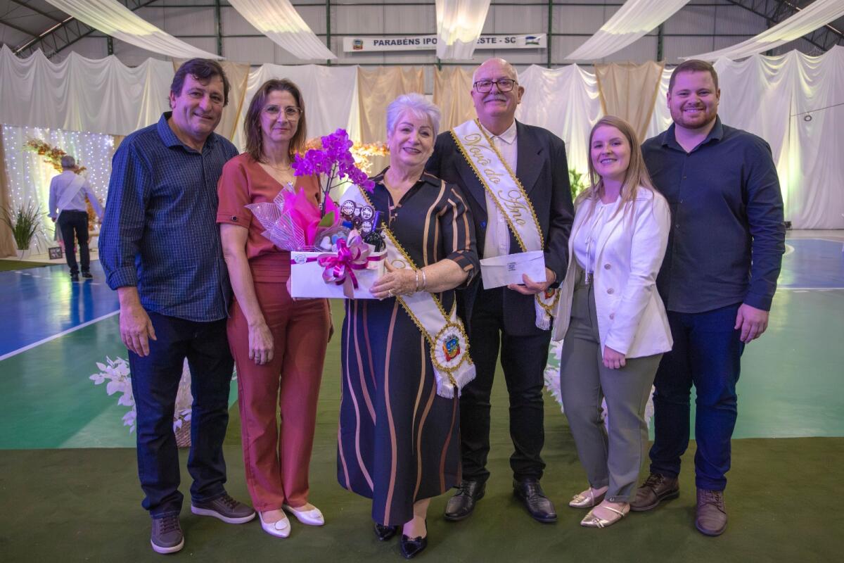 Em evento emocionante, casal Vovô e Vovó é escolhido em Iporã do Oeste