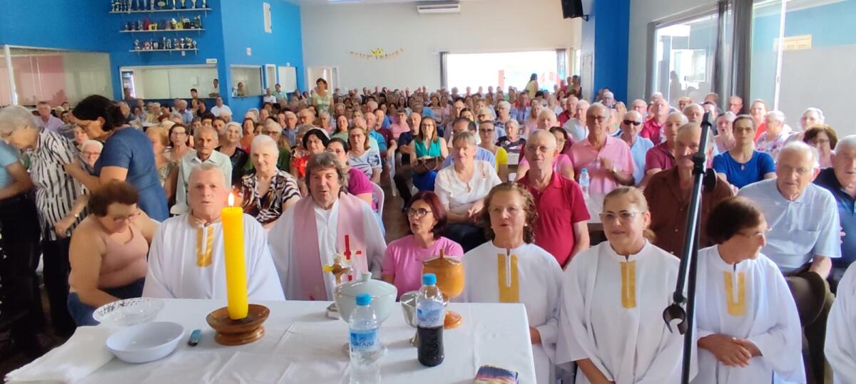 Celebração de Páscoa reúne cerca de 350 idosos em evento especial no Centro dos Idosos