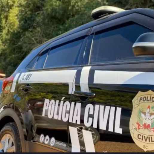 Irmãos são presos suspeitos de matar o pai com facão após briga por serviço em SC