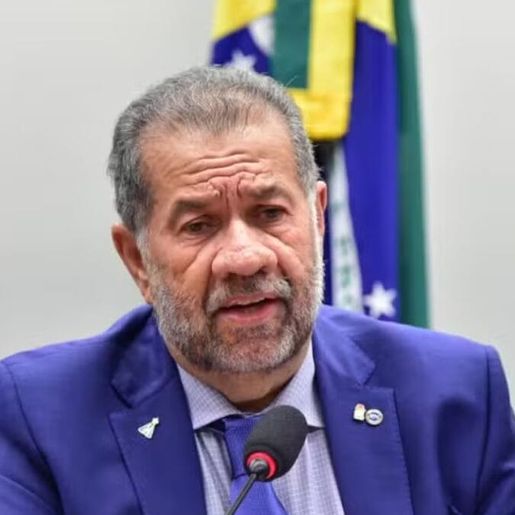 Carlos Lupi, ex-ministro da Previdência, depõe na CPI do INSS nesta segunda