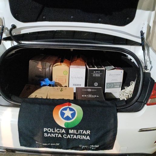 Polícia apreende carga de bebidas argentinas contrabandeadas na BR-280 em Dionísio Cerqueira