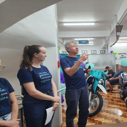 Sicoob Creditapiranga entrega motos para contemplados do Capital da Sorte